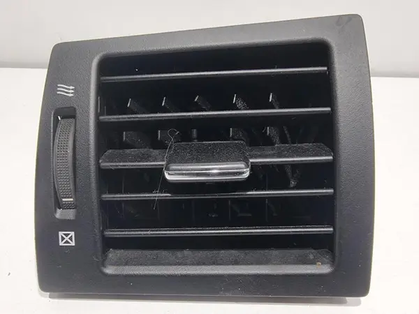 Grila ventilatie stanga fata 55660-05101 Toyota Avensis facelift (2012-2015) [T27]