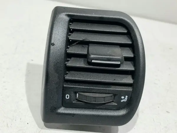 Grila ventilatie stanga fata 5J0819701 Skoda Fabia 2 (2006-2010)