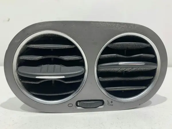 Grila ventilatie stanga fata 5M0819703 Volkswagen Tiguan (2007-2011)
