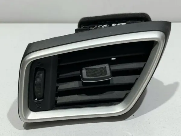Grila ventilatie stanga fata 68761-4BA0A Nissan X-Trail 3 (2014-2017) [T32]