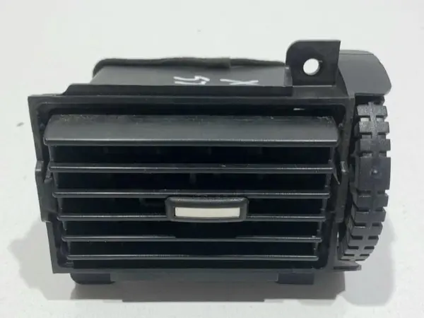 Grila ventilatie stanga fata 68761-8H300 Nissan X-Trail (2001-2007)