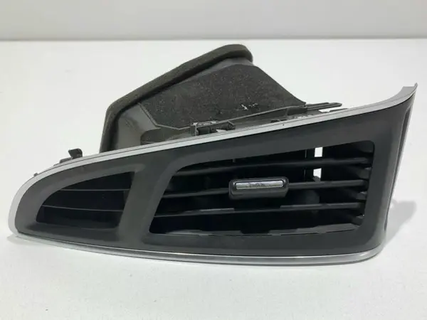 Grila ventilatie stanga fata BM51-A018B09-CF Ford Focus 3 (2011-2015)