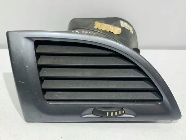 Grila ventilatie stanga fata Renault Megane 3 facelift (2012-2016)