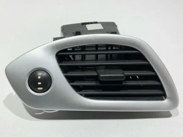 Grila ventilatie stanga fata Renault Scenic 3 (2009-2011)