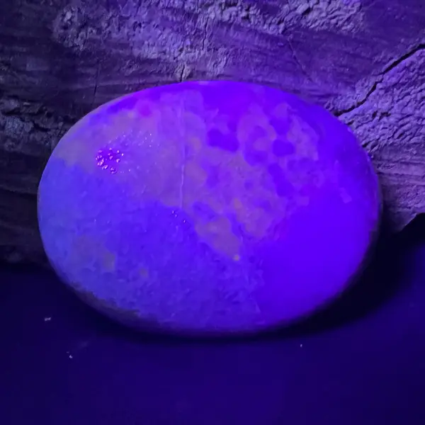 Hackmanit mov Uv reactive palmstone m12