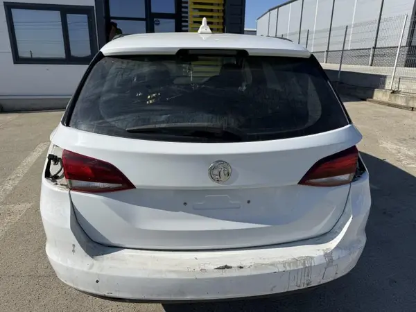Haion cu luneta culoare alb - gaz (40r) Opel Astra K facelift (2019 2021)
