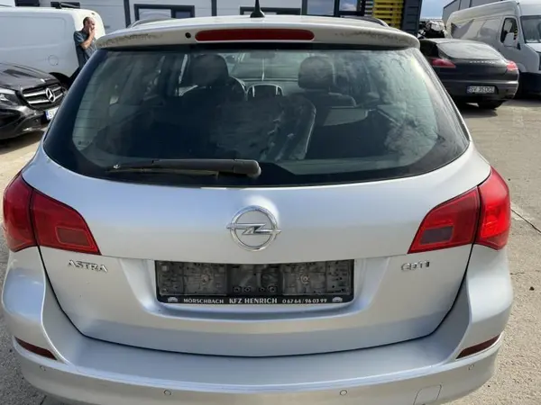 Haion cu luneta culoare argintie - gan (176) Opel Astra J facelift (2012-2015)
