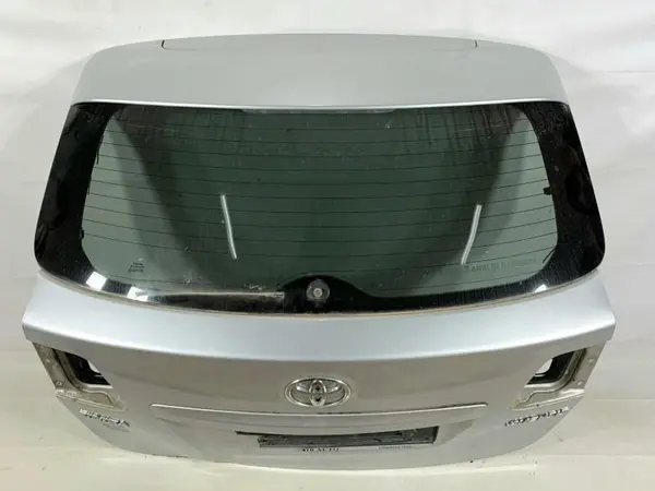 Haion cu luneta culoare argintie Toyota Avensis facelift (2012-2015) [T27]