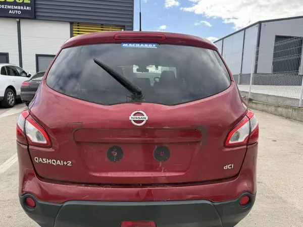Haion cu luneta culoare rosie - naj Nissan Qashqai plus 2 ( 2008-2010) [J10]