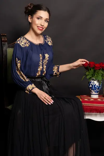 Ie dama traditionala bleumarin Minodora cu broderie aurie