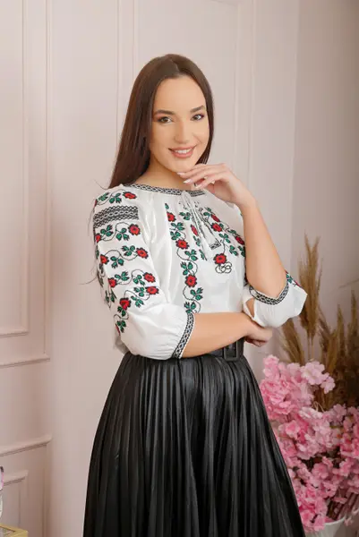 Ie traditionala alba cu motiv floral rosu Livia