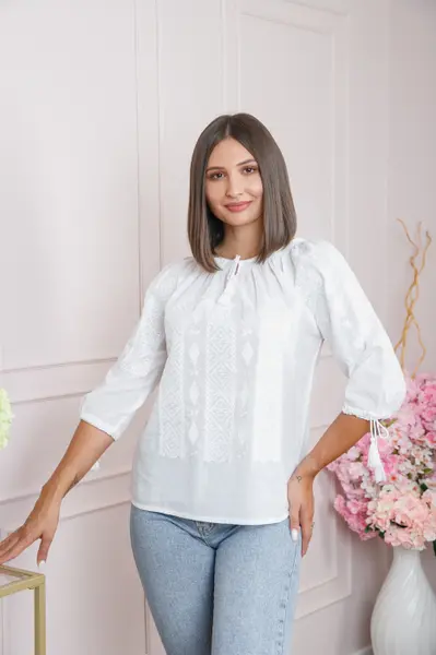 Ie traditionala alba cu motiv geometric alb Daiana 02