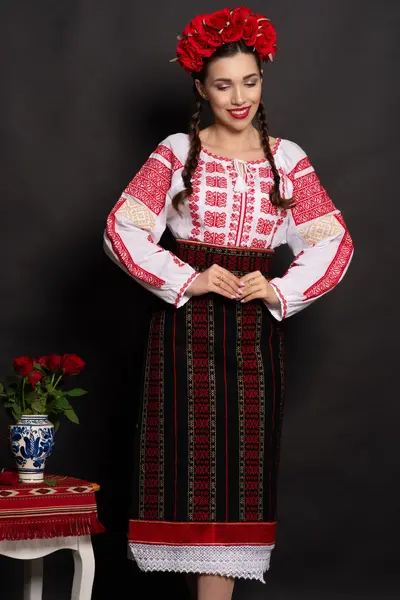 Ie traditionala alba Irina cu broderie rosie bogata