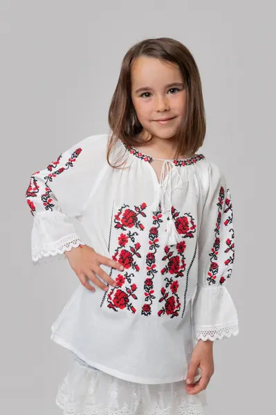 Ie traditionala alba pentru fetite cu motiv floral rosu Evelina