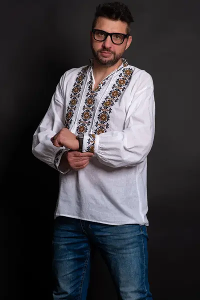 Ie traditionala Bogdan de barbat cu broderie inspirata din portul popular