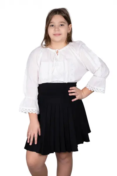 Ie traditionala fetite Gilda 3