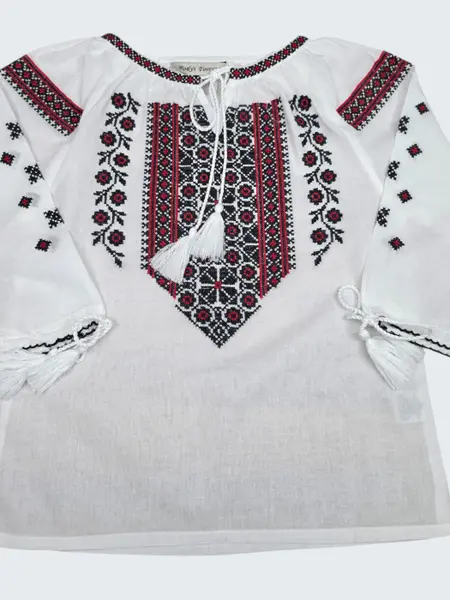 Ie traditionala fetite Mirela