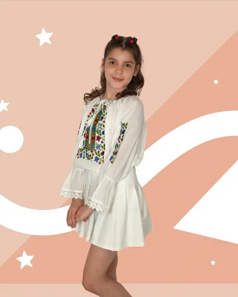 Ie traditionala fetite Silvia 2
