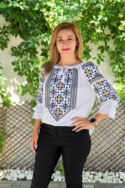 Ie Traditionala Mariana 6
