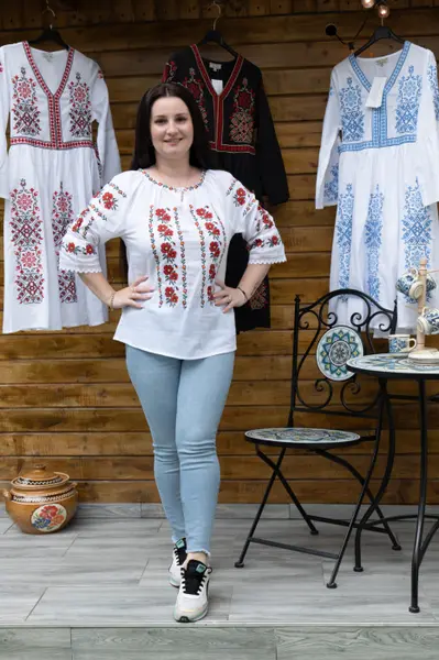 Ie Traditionala Maricica 15