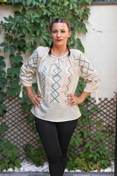 Ie Traditionala Raisa 5