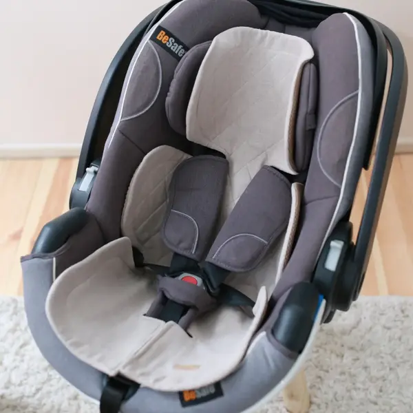 Insert antitranspiratie din in pentru scoica auto BabyLy, design 3D, respirabil Bej