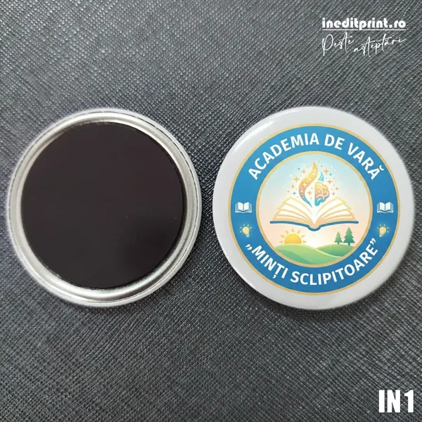 Insigne personalizate pentru tabara IN1 Magnet