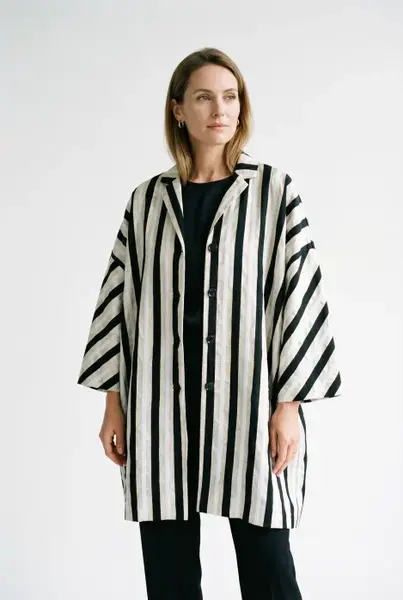Jacheta eleganta tip kimono cu dungi satin, alb negru