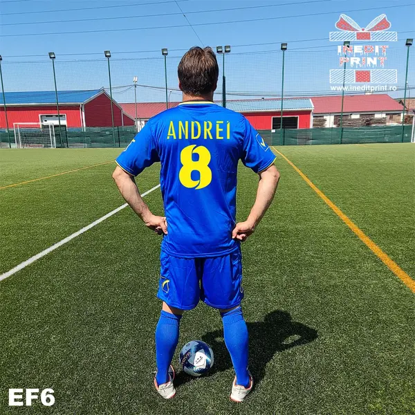 KIT Campo Personalizabil copii si adulti EF6 M, Tricou albastru cu galben și șort albastru