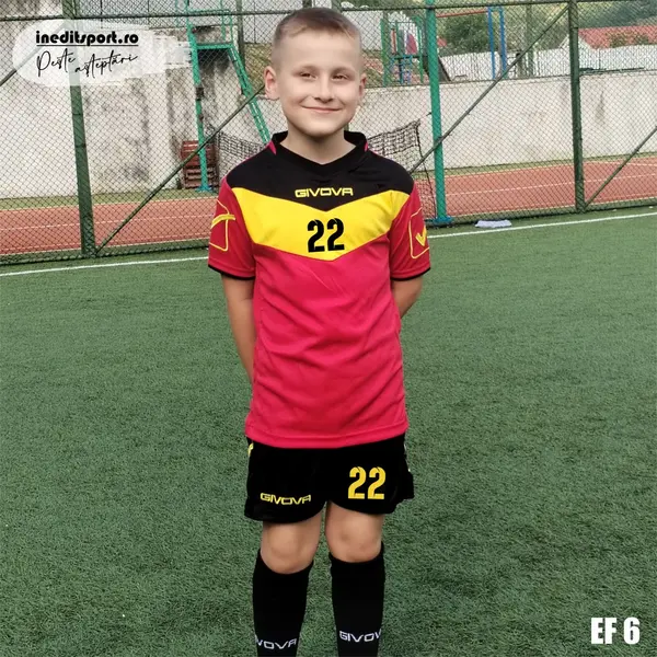 KIT Campo Personalizabil copii si adulti EF6 S, Tricou rosu cu galben si sort negru