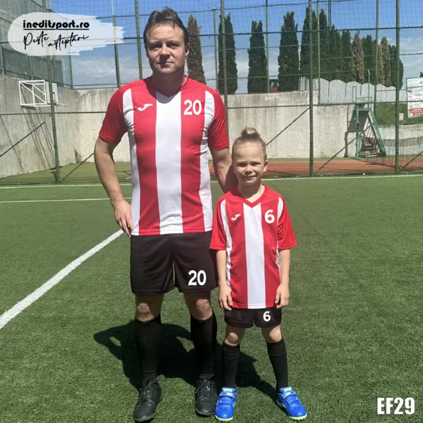 Kit echipament fotbal copii si adulti personalizat PEF29 M, Tricou roșu, șort negru.