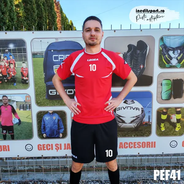KIT Echipament fotbal copii si adulti personalizat - PEF41 Tricou roșu, șort negru., L