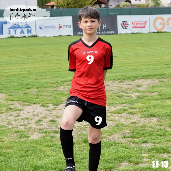 KIT GIVOVA Echipament fotbal personalizat copii si adulti PEF13 2XS, Roșu