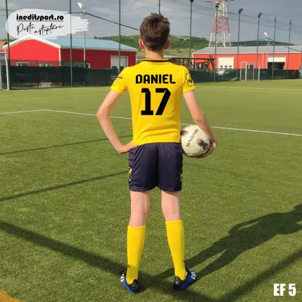 KIT One Personalizabil copii si adulti EF5 L, Tricou galben și șort bleumarin