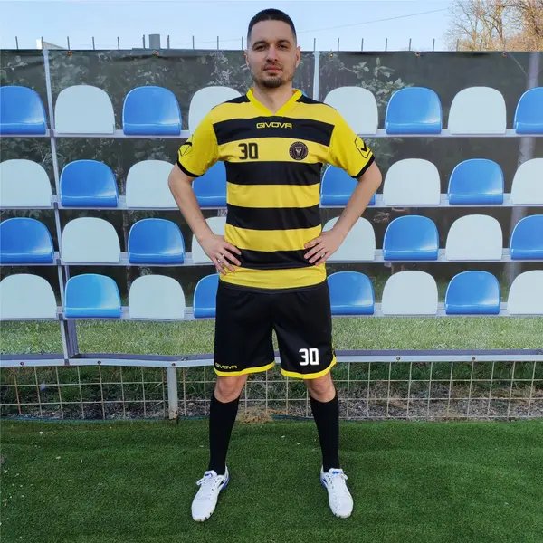 Kit Rugby GIVOVA - EF50 NEGRU CU GALBEN, L
