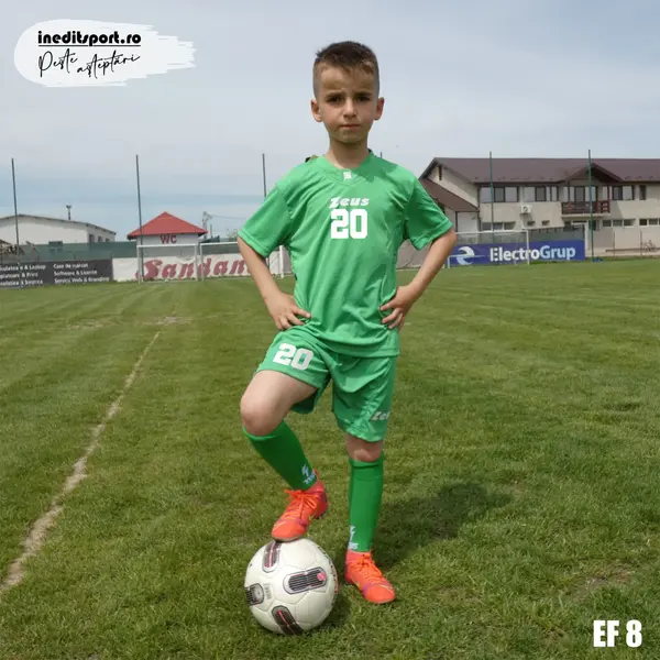 KIT ZEUS PROMO personalizabil copii si adulti EF8 XXL, Tricou și șort verde