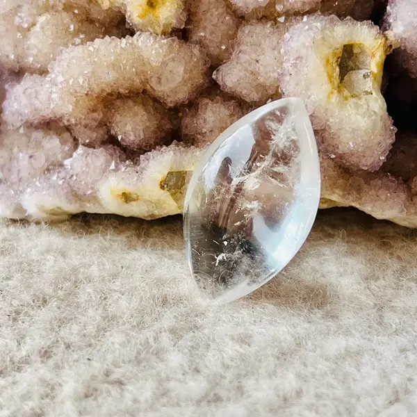 Lacrimi de inger cuart incolor/cristal de stanca piatra rulata/cabochon m1