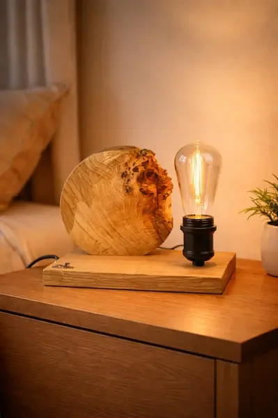 Lampa din plop masiv cu baza stejar , forma organica handmade