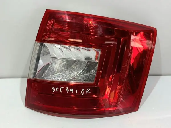 Lampa spate dreapta 5E9945112 Skoda Octavia 3 (2013-2017 )