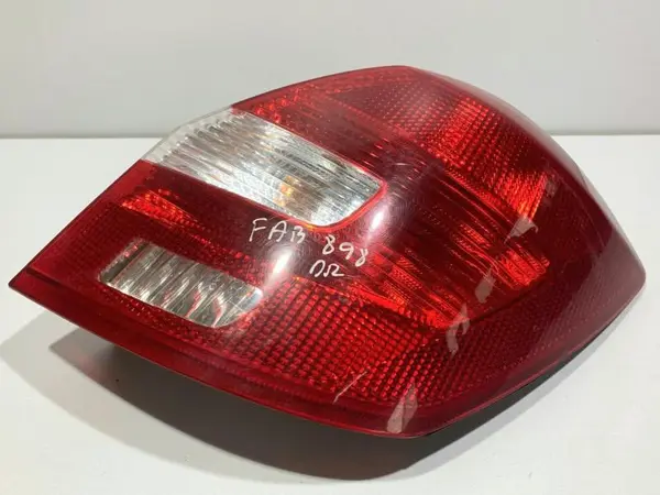 Lampa spate dreapta (cu defect) 5J6945096 Skoda Fabia 2 facelift (2010-2014)
