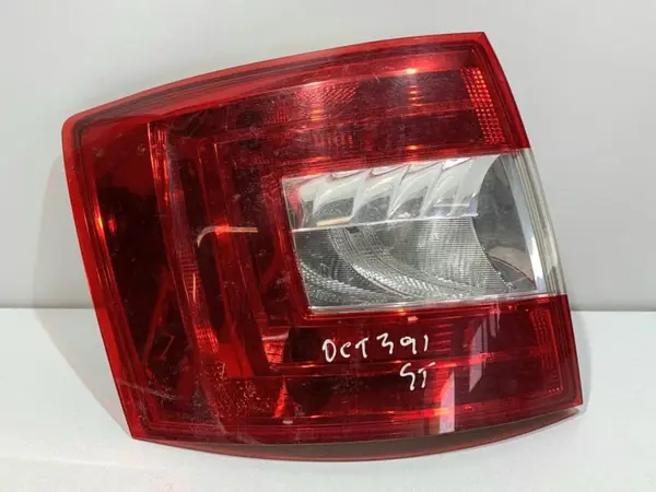 Lampa spate stanga 5E9945095 Skoda Octavia 3 (2013-2017 )