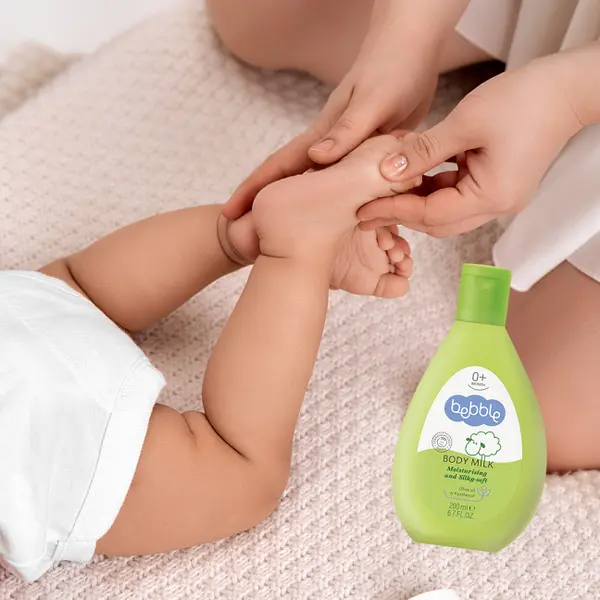 Lapte de corp hidratant pentru bebelusi si copii Bebble Silky Body Milk 200ml cu ulei de masline,extract de musetel si B5