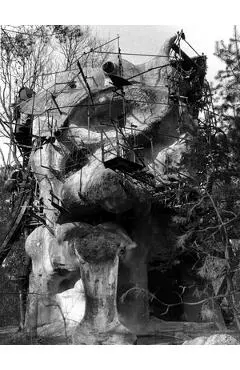 Le Cyclop: A Monumental Folly by Tinguely, Saint Phalle, and Their Artist Friends: 1969-2023 - Aude Bodet