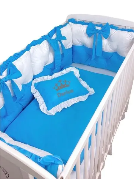 Lenjeria de pat Personalizata cu 4 perne aparatori matlasate, cearceaf cu volanas, pilota si pernuta 120x60 cm albastru turquoise