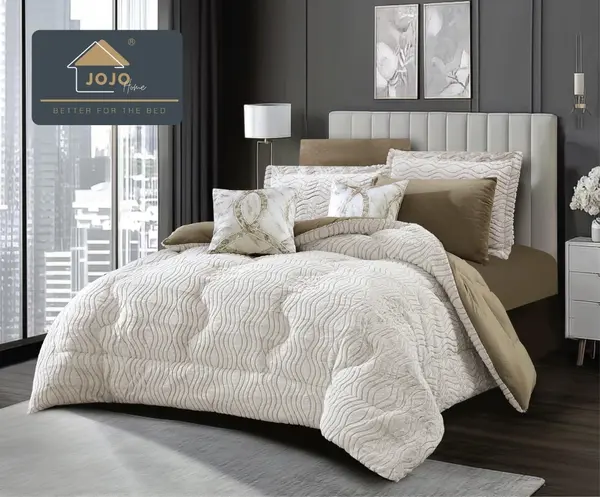 Lenjerie de pat cu Pilota Inclusa, Jojo Home, Cearceaf cu Elastic, 6 Piese, Blana de Iepure Artificiala si Catifea, Crem cu Bej