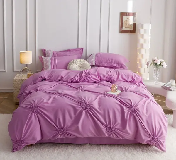 Lenjerie de Pat Premium, JOJO HOME, Finet Soft Touch, cu Inimioare din Pliuri Brodate, si Dantela Delicata, 6 Piese, Nesifonabila si Durabila, Roz