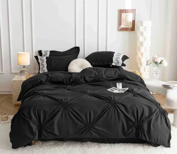 Lenjerie de Pat Premium, JOJO HOME, Finet Soft Touch, cu Inimioare din Pliuri Brodate, si Dantela Delicata, 6 Piese, Nesifonabila si Durabila, Negru