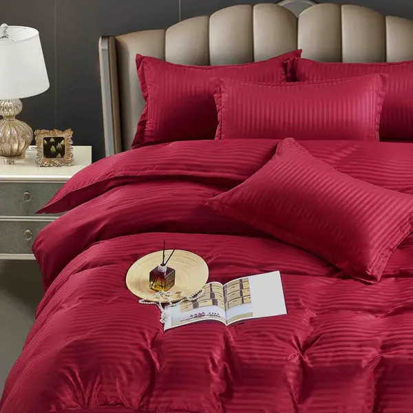 Lenjerie HoReCa, pat dublu, Damasc Finetat Deluxe cu Elastic, 6 piese, Jojo Home, Rosu