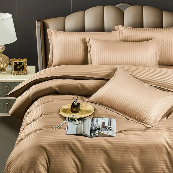 Lenjerie HoReCa, pat dublu, Damasc Finetat Deluxe cu Elastic, 6 piese, Jojo Home, Cappuccino