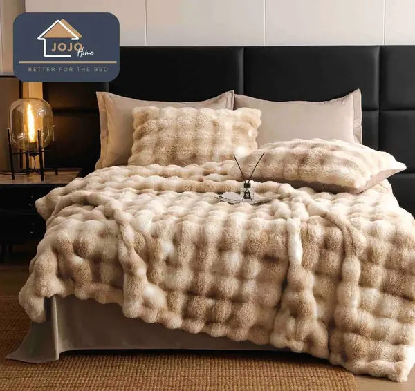 Lenjerie Luxury Pat Dublu, Jojo Home, ExtraPufoasa, din Blanita Artificiala tip Iepure, 6 piese, Bej degrade